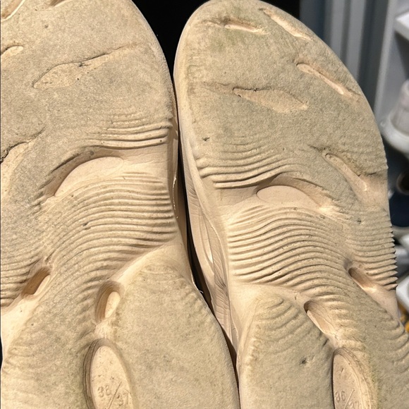 Kids Beige Slippers - Picture 3 of 3